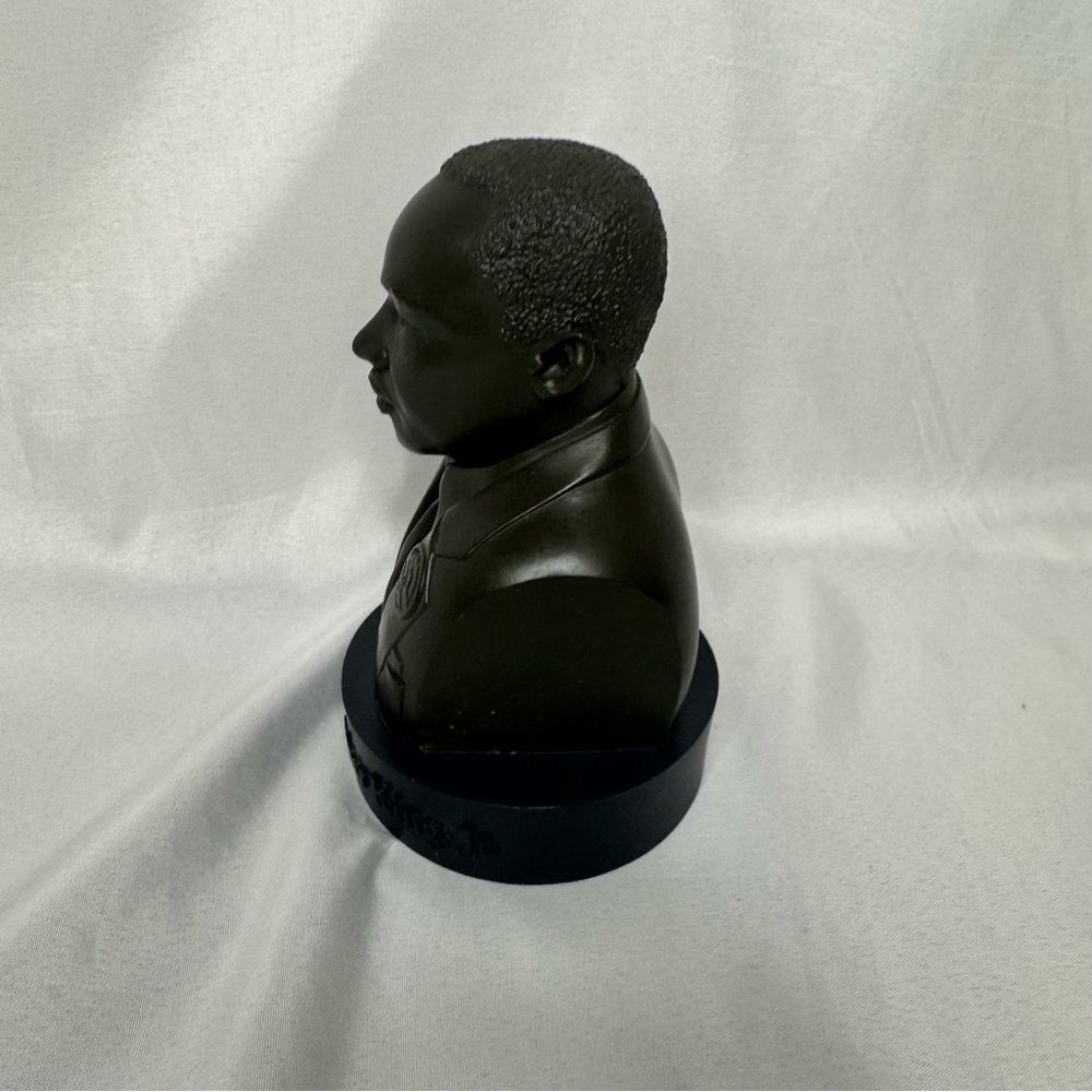 Rev Dr Martin Luther King Jr Resin Bust - Picture 4 of 9